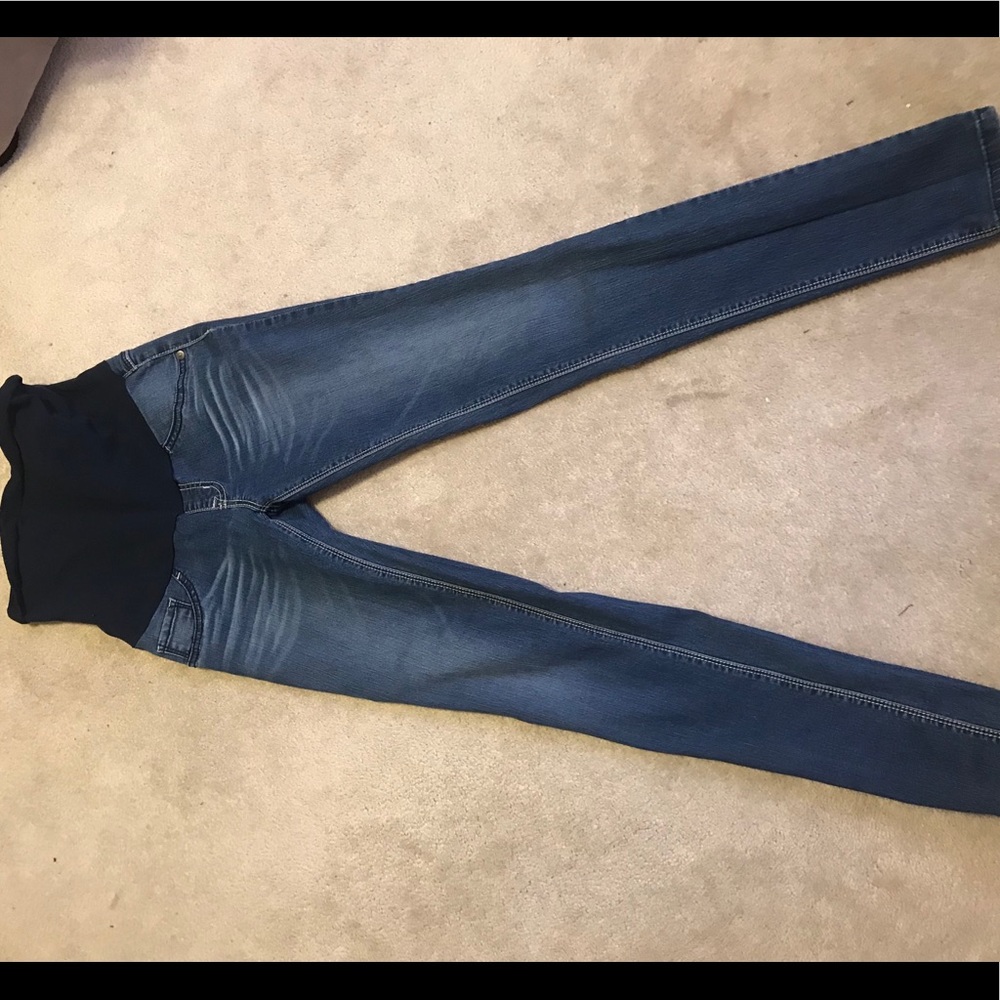 Skinny legged maternity jeans